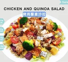 SlPlus Grilled Chicken Quinoa Salad