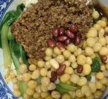 Dry-Mixed Pea and Pork Sauce Noodles