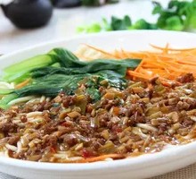 Scallion Stir-Fried Lamb Noodles