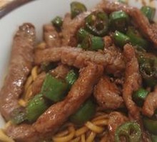 Sautéed Beef with Hangzhou Peppers and Noodles