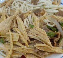 Fried Noodles with Tofu Skin and Beef
