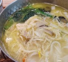 Goji Mushroom Chicken Soup Noodles