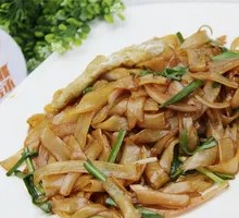 鸭腿炒河粉