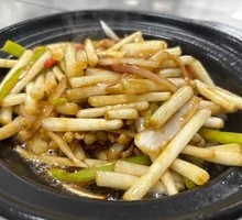Braised Peanut Sprouts in Clay Pot