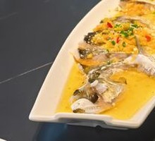 Steamed Big White Fish with Yellow贡 Pepper