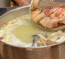 Signature Qingyuan Chicken Five Mushroom Imperial Pot
