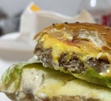 Classic Beef Cheeseburger