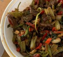 Stir-Fried Beef with Yellow Onion