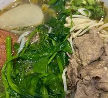 Freshly Sliced Yellow Beef Noodles