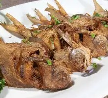 Stir-fried Small Spanish Mackerel