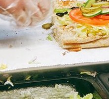 Aromatic Tuna Sandwich