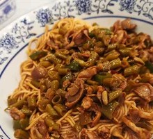 Sour Pickled Beans and Chicken Offal Noodles