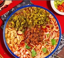 Sour Pickled Bean and Minced Pork Rice Noodles
