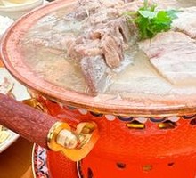 Black Pork Stewed with Spine Bone and Pickled Cabbage