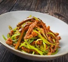 Fried Pork Shreds with Tofu Skin and Green Pepper