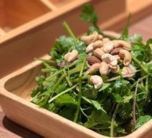 Nut and Cilantro Salad
