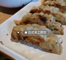 Wok-Style Pork Dumplings with Sauce