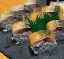 Vinegar-Flavored Mackerel Sushi