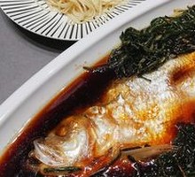 Steamed Large Fragrant Fish in Red Sauce