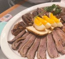 Signature Braised Goose Head Seven-Item Platter