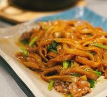 Wet Stir-Fried Beef Rice Noodles