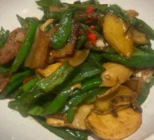 Abalone Stir-fried with Chili