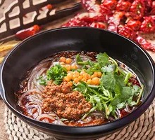 Pea and Meat Sauce Spicy Rice Noodles