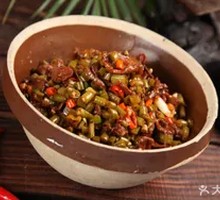 Stewed Chicken Offal Noodles in Clay Pot