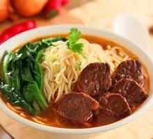 红烧牛肉土豆盖浇饭