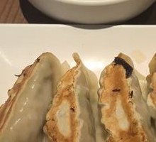 Wok-Style Pork Dumplings with Sauce