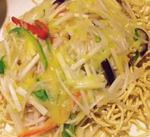 Leek Shoots with Pork Strips and Pan-Fried Noodles