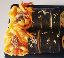 Low-Carb Beef Seaweed Rice Roll