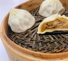 Crab Roe Soup Dumplings with Beef and Vermicelli Soup