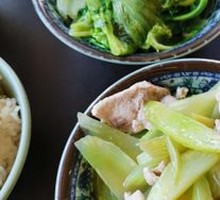 Garlic Stir-Fried Lettuce