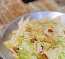 Fried Pork Rind with Shredded Cabbage
