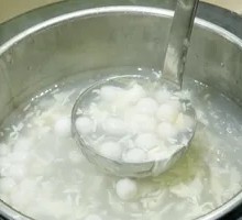 Sweet Rice Balls in Fermented Wine