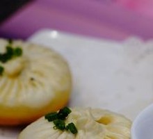 Shanghai Steamed Bun with Crispy Bottom