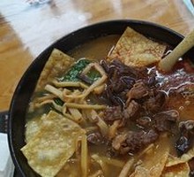 Beef Shank Rice Noodles with Snail Soup