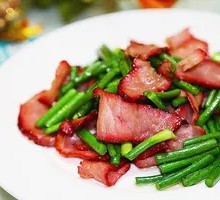 Bamboo Steamed Rice with Garlic Shoots and Preserved Pork