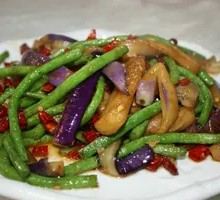 Eggplant and Long Bean Wooden Bucket Rice