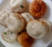 Delicious Pan-Fried Dumplings 8 Pieces