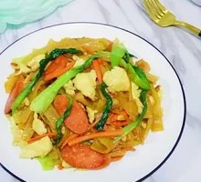 Ham, Spinach, and Egg Fried Rice Noodles
