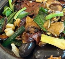 Stir-fried King Oyster Mushrooms with Black Trumpet