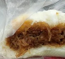 Minced Pork with Vermicelli in Buns