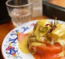 Salmon Benedict