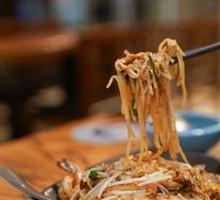 Stir-Fried Wide Noodles with Egg and Meat