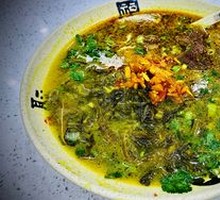 Sour Cabbage Beef Knife-Shaved Noodles