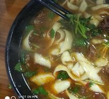 Sour Cabbage Braised Beef Knife-Sliced Noodles