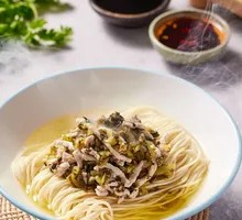 Pickled Cabbage and Pork Noodles
