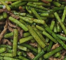 Stir-fried garlic shoots with pork